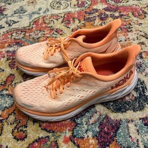 Hoka Clifton 8